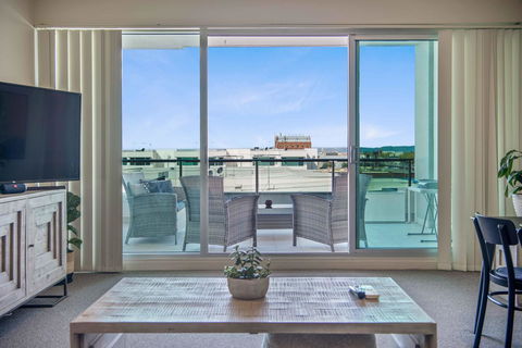 Port Adelaide Executive Waterfront Apartment - Tweed Heads Accommodation 22