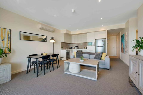 Port Adelaide Executive Waterfront Apartment - Tweed Heads Accommodation 10