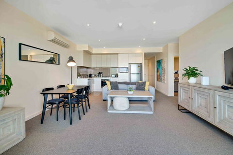 Port Adelaide Executive Waterfront Apartment - Tweed Heads Accommodation 16