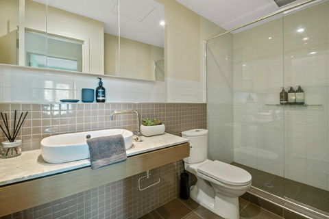 Port Adelaide Executive Waterfront Apartment - Tweed Heads Accommodation 4