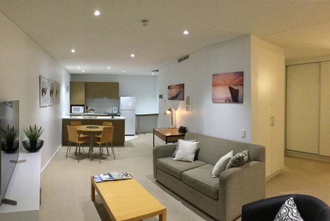 Wallaroo Marina Waterfront Luxe Apartment - Tweed Heads Accommodation 2