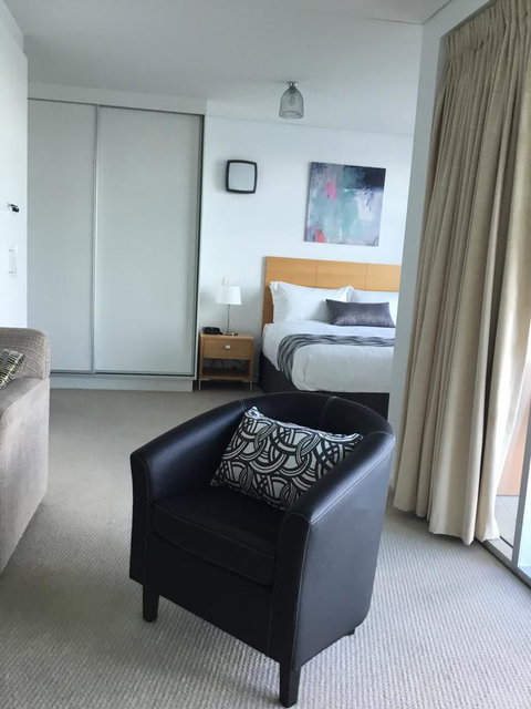 Wallaroo Marina Waterfront Luxe Apartment - Tweed Heads Accommodation 13