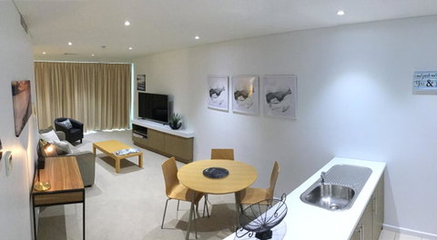 Wallaroo Marina Waterfront Luxe Apartment - Tweed Heads Accommodation 4