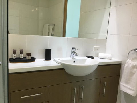 Wallaroo Marina Waterfront Luxe Apartment - Tweed Heads Accommodation 18