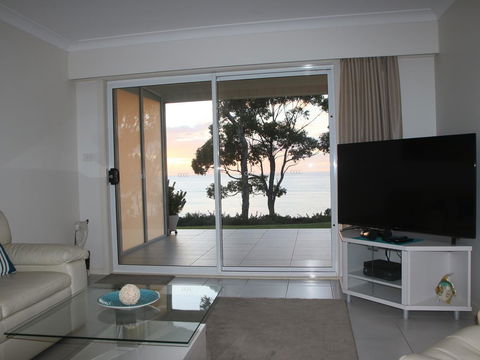 Mollymook Beach Waterfront - Tweed Heads Accommodation 12