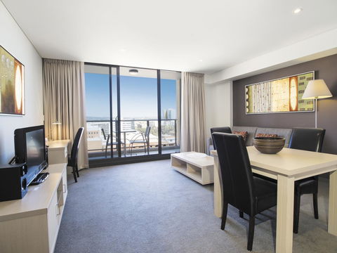 Oaks Adelaide Horizons Suites - Tweed Heads Accommodation 3