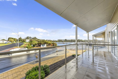 Aloha Waterfront Properties - Tweed Heads Accommodation 23