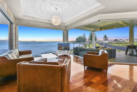 Aloha Waterfront Properties - Tweed Heads Accommodation 4