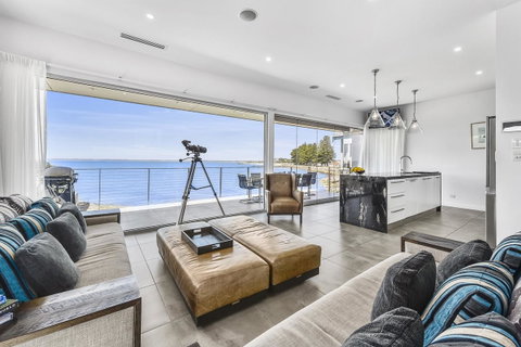 Aloha Waterfront Properties - Tweed Heads Accommodation 3