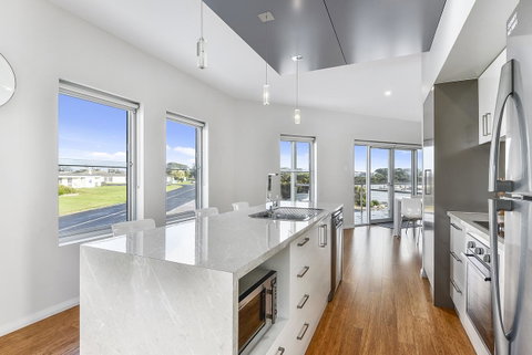 Aloha Waterfront Properties - Tweed Heads Accommodation 15