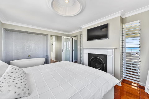 Aloha Waterfront Properties - Tweed Heads Accommodation 12