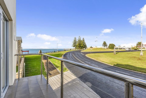Aloha Waterfront Properties - Tweed Heads Accommodation 14