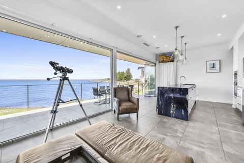 Aloha Waterfront Properties - Tweed Heads Accommodation 8