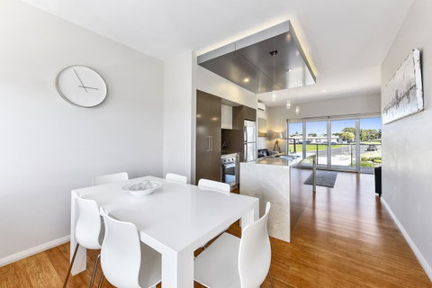 Aloha Waterfront Properties - Tweed Heads Accommodation 27