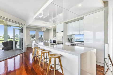 Aloha Waterfront Properties - Tweed Heads Accommodation 7