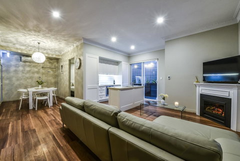 Aloha Central Luxury Apartments - Tweed Heads Accommodation 8