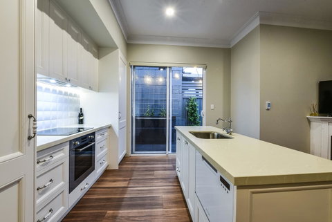 Aloha Central Luxury Apartments - Tweed Heads Accommodation 10
