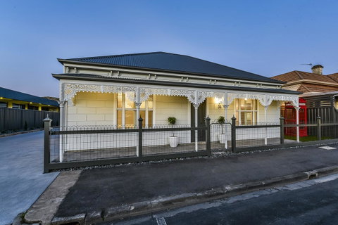 Aloha Central Luxury Apartments - Tweed Heads Accommodation 12