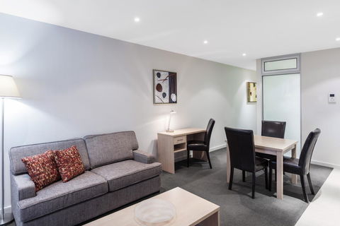 IStay Precinct Adelaide - Tweed Heads Accommodation 17