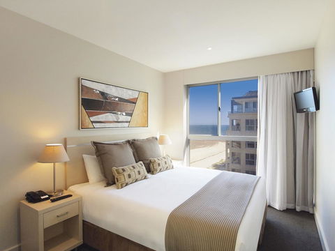 Oaks Glenelg Plaza Pier Suites - Tweed Heads Accommodation 2
