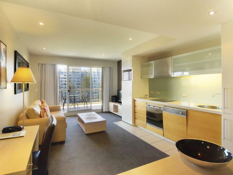 Oaks Glenelg Plaza Pier Suites - Tweed Heads Accommodation 6