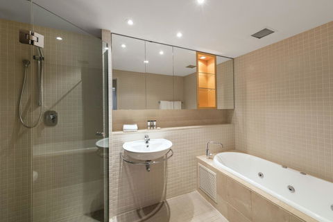 Oaks Glenelg Plaza Pier Suites - Tweed Heads Accommodation 3