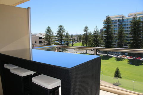 Beachside Luxury Getaway In Glenelg - Tweed Heads Accommodation 15