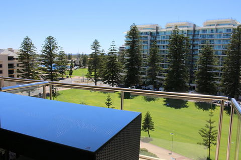 Beachside Luxury Getaway In Glenelg - Tweed Heads Accommodation 14