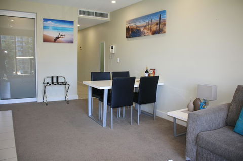 Beachside Luxury Getaway In Glenelg - Tweed Heads Accommodation 5