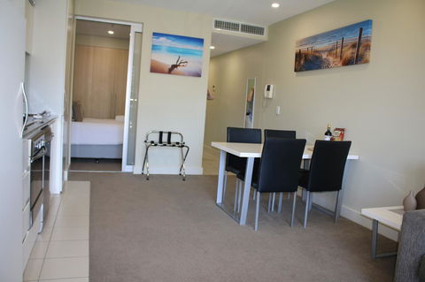 Beachside Luxury Getaway In Glenelg - Tweed Heads Accommodation 4