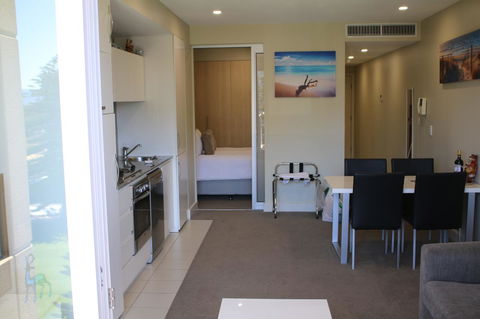 Beachside Luxury Getaway In Glenelg - Tweed Heads Accommodation 7