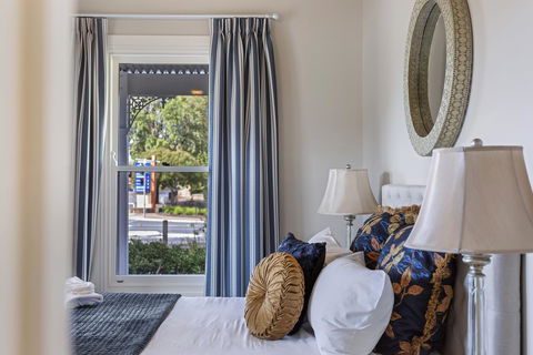 Grandview Accommodation - The Elm Tree Apartments - Tweed Heads Accommodation 11