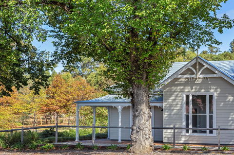 Grandview Accommodation - The Elm Tree Apartments - Tweed Heads Accommodation 1