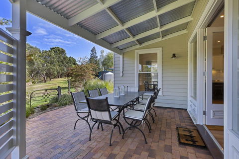 Grandview Accommodation - The Elm Tree Apartments - Tweed Heads Accommodation 5