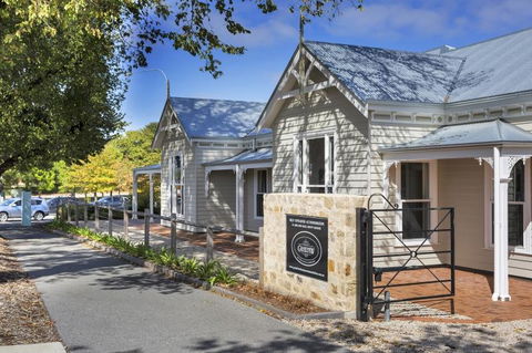 Grandview Accommodation - The Elm Tree Apartments - Tweed Heads Accommodation 0