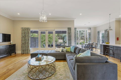 Grandview Accommodation - The Elm Tree Apartments - Tweed Heads Accommodation 4