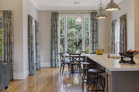 Grandview Accommodation - The Elm Tree Apartments - Tweed Heads Accommodation 3
