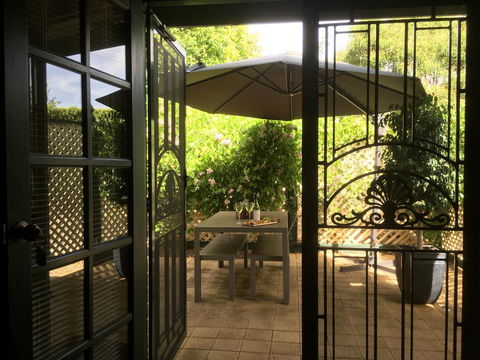 Wine And Roses Bed And Breakfast - Tweed Heads Accommodation 4