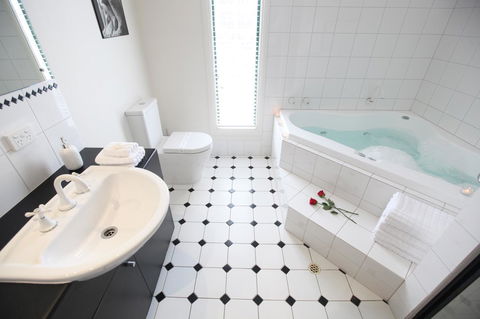 Wine And Roses Bed And Breakfast - Tweed Heads Accommodation 11