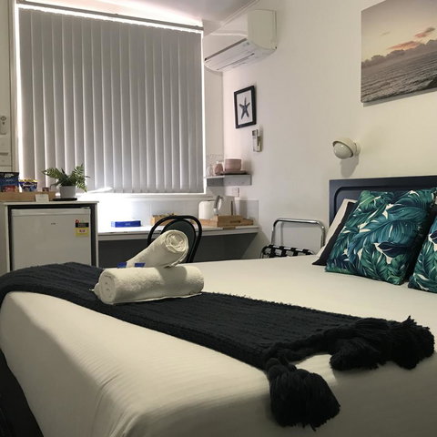 OCEAN BREEZE MOTEL - Tweed Heads Accommodation 1