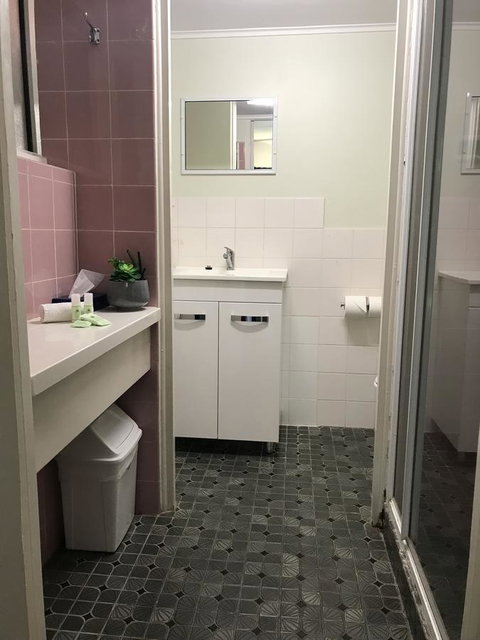 OCEAN BREEZE MOTEL - Tweed Heads Accommodation 14