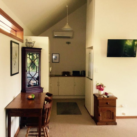 STUDIO ECHUNGA Adelaide Hills - Tweed Heads Accommodation 9
