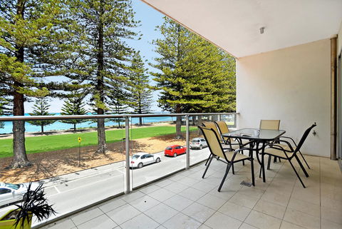 Breeze Beachfront Apartment - Tweed Heads Accommodation 5