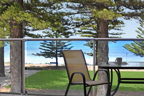 Breeze Beachfront Apartment - Tweed Heads Accommodation 3
