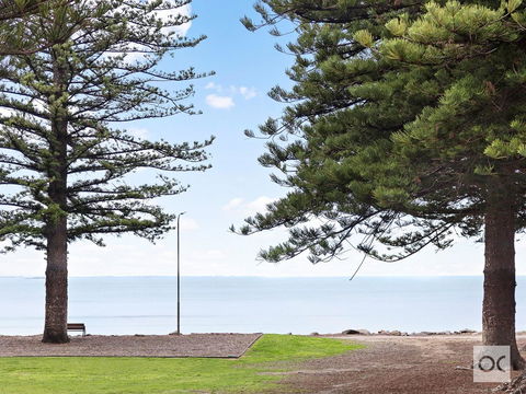 Breeze Beachfront Apartment - Tweed Heads Accommodation 23