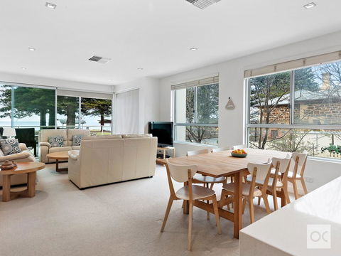 Breeze Beachfront Apartment - Tweed Heads Accommodation 19