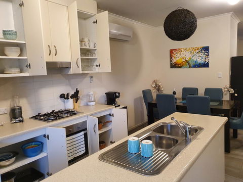Explore Adelaide, Gawler, The Barossa And Clare Valleys All-in-one - Tweed Heads Accommodation 7