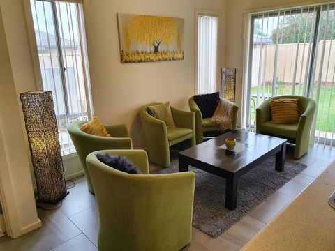 Explore Adelaide, Gawler, The Barossa And Clare Valleys All-in-one - Tweed Heads Accommodation 1