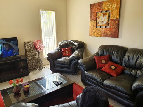 Explore Adelaide, Gawler, The Barossa And Clare Valleys All-in-one - Tweed Heads Accommodation 0