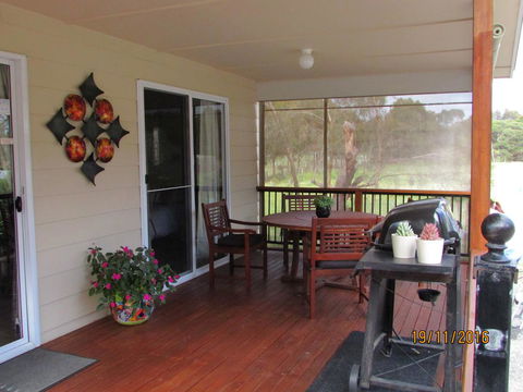 Lazy Days Cottage - Victor Harbor - Tweed Heads Accommodation 27